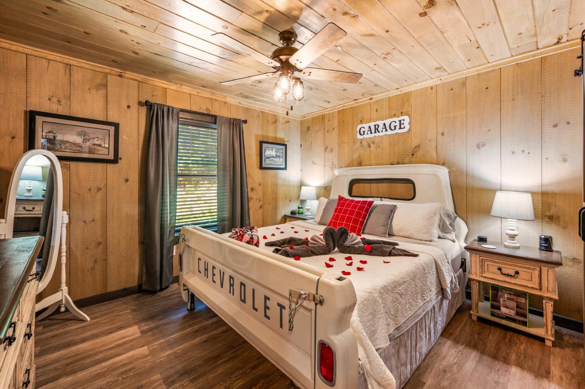 Lil Cabin In The Cove! Mtn Views, Theater, Hot Tub, Games, King Beds, Prime Location! Sevierville Luaran gambar