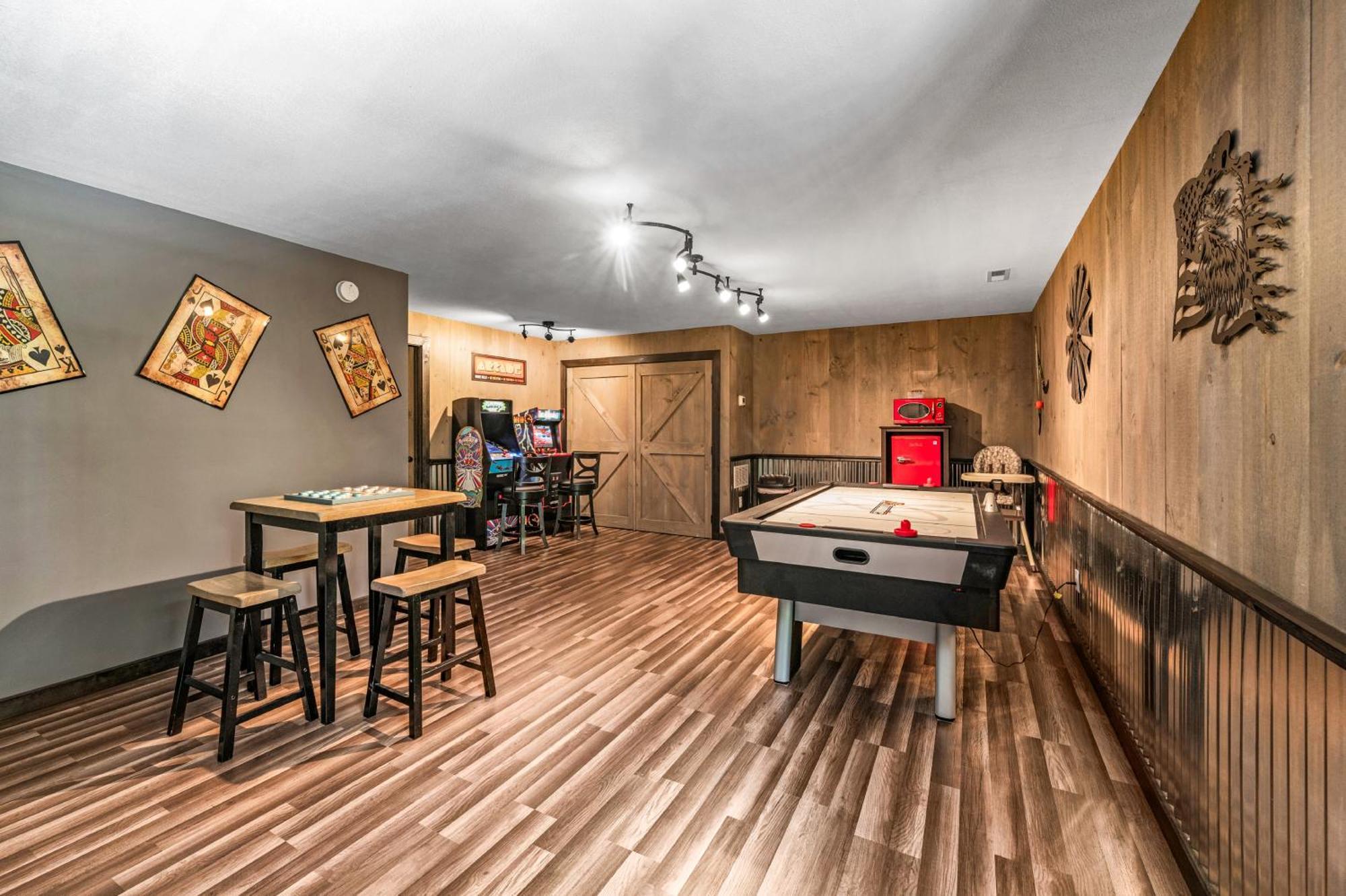 Lil Cabin In The Cove! Mtn Views, Theater, Hot Tub, Games, King Beds, Prime Location! Sevierville Luaran gambar