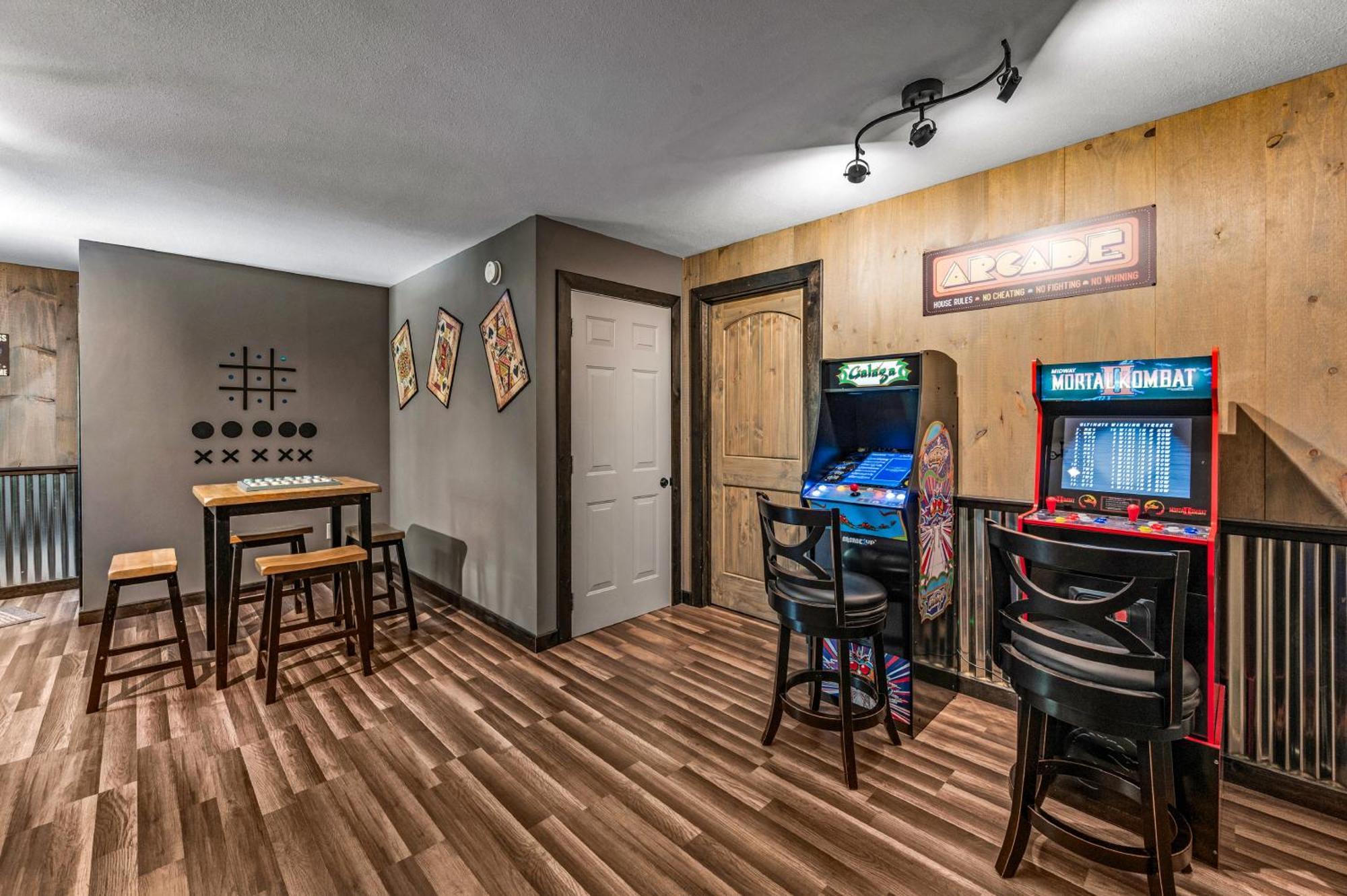 Lil Cabin In The Cove! Mtn Views, Theater, Hot Tub, Games, King Beds, Prime Location! Sevierville Luaran gambar