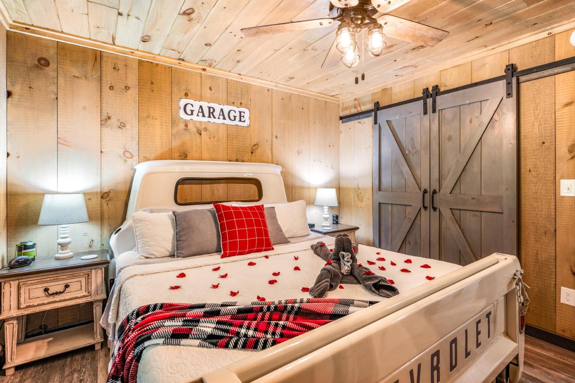 Lil Cabin In The Cove! Mtn Views, Theater, Hot Tub, Games, King Beds, Prime Location! Sevierville Luaran gambar