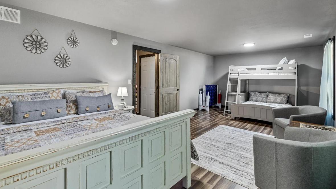 Lil Cabin In The Cove! Mtn Views, Theater, Hot Tub, Games, King Beds, Prime Location! Sevierville Luaran gambar