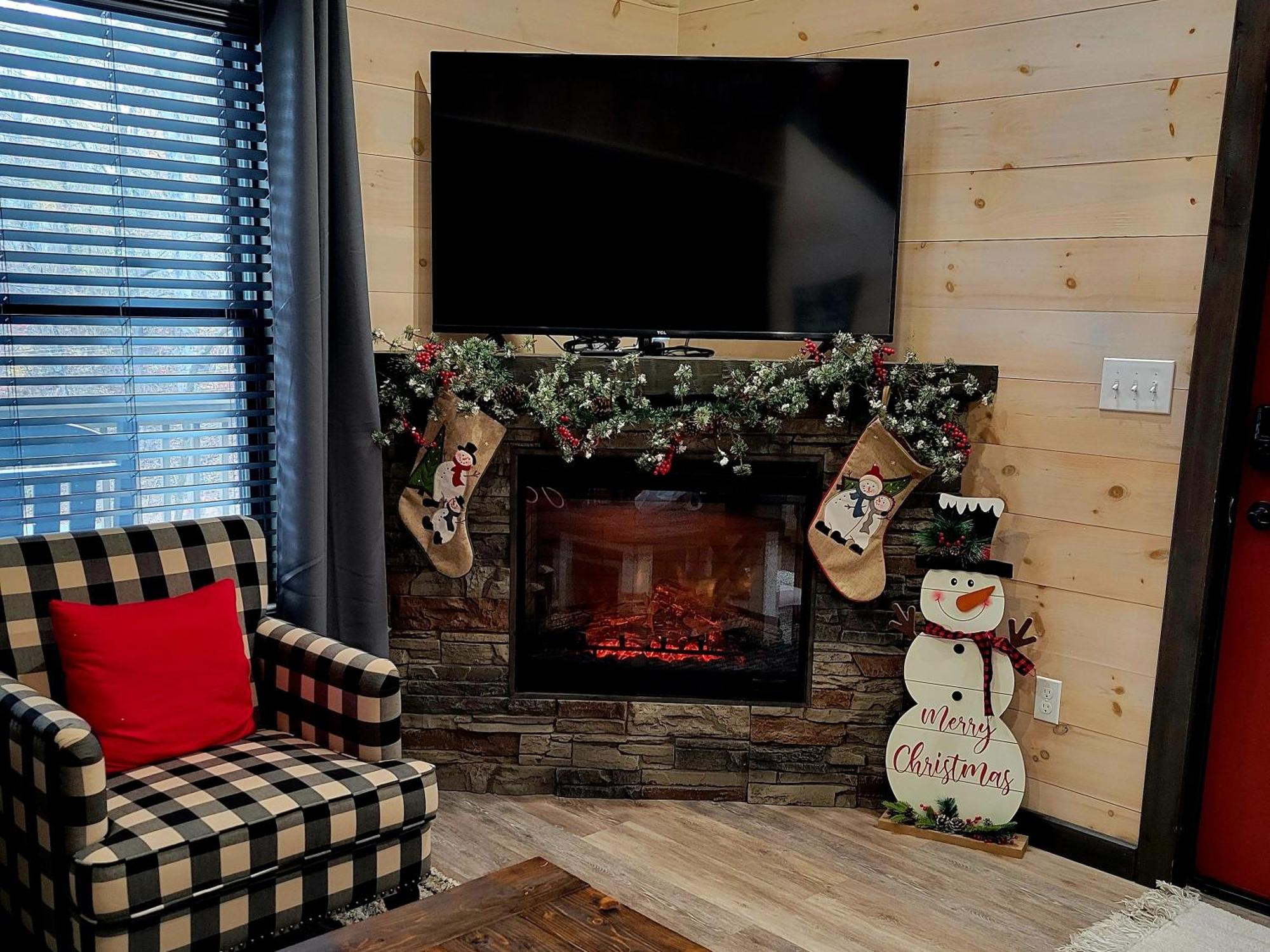 Lil Cabin In The Cove! Mtn Views, Theater, Hot Tub, Games, King Beds, Prime Location! Sevierville Luaran gambar